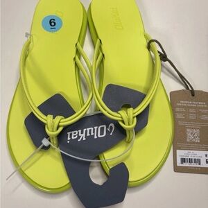 OluKai Women's 'Aka Sandals in Citron Size 6 New Green Yellow New Flip Flops